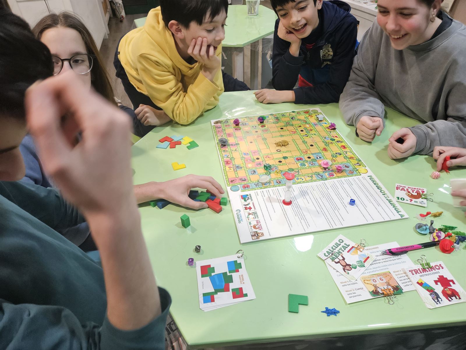 PERDIDOS EN LA JUNGLA. Juego de mesa de aventura matemática para todas las edades - Imagen 2